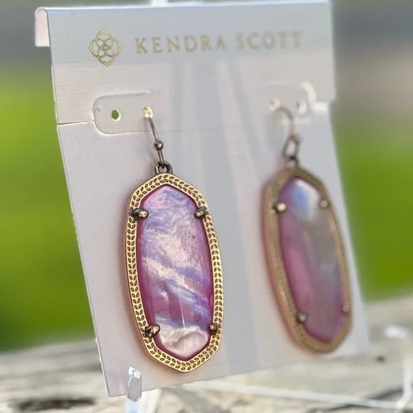 💓Kendra Scott Lilac Mother of Pearl Earrings In Rose Gold ⇶ Retired color💓 - Picture 3 of 6